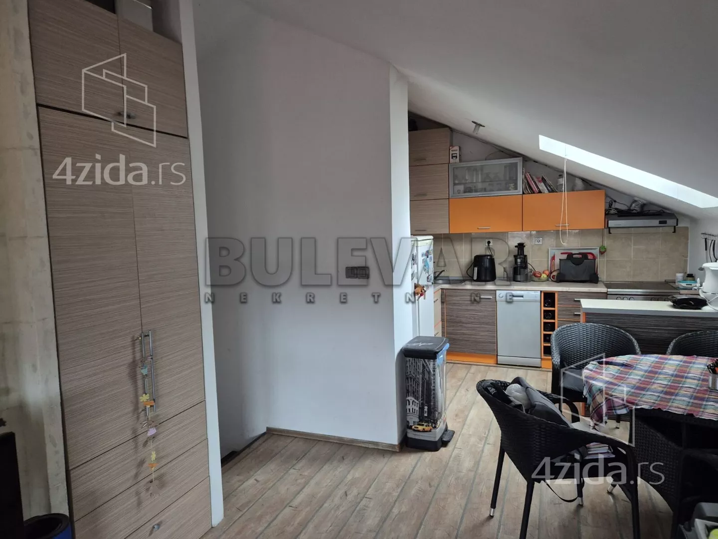 Troiposoban stan | 4zida