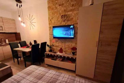 Sunčani Vrhovi | 4zida.rs