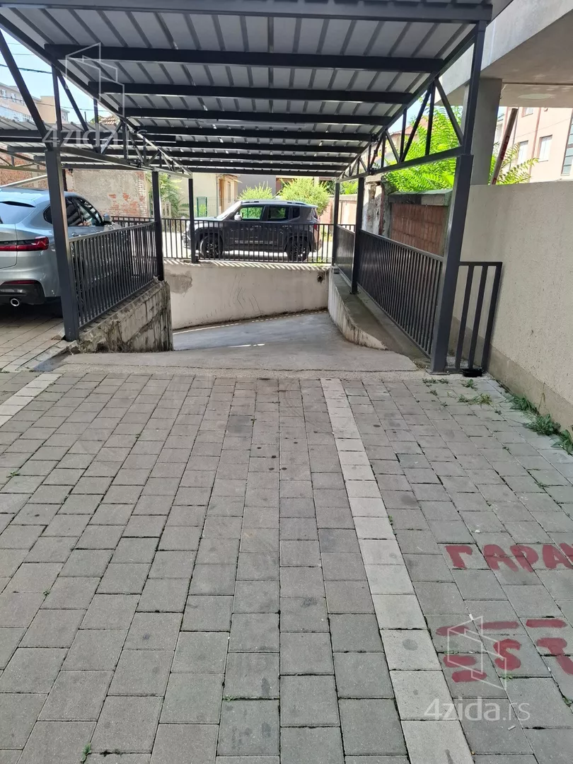Garaža | 4zida