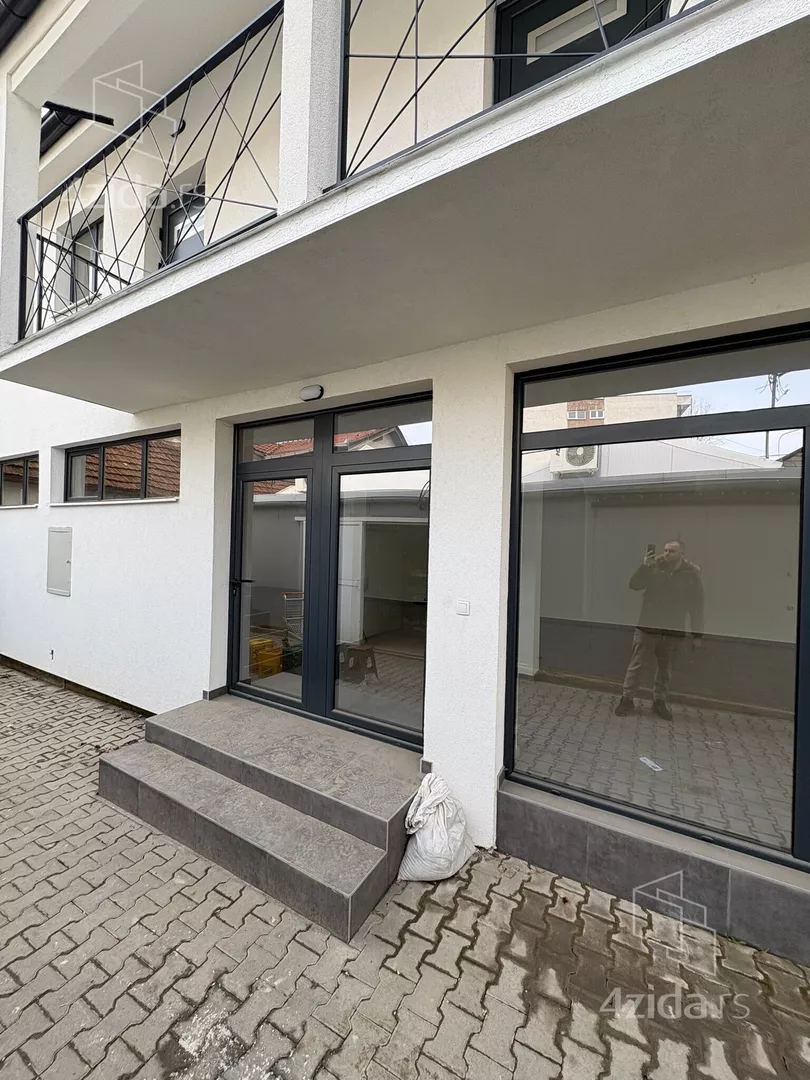 Poslovna zgrada | 4zida