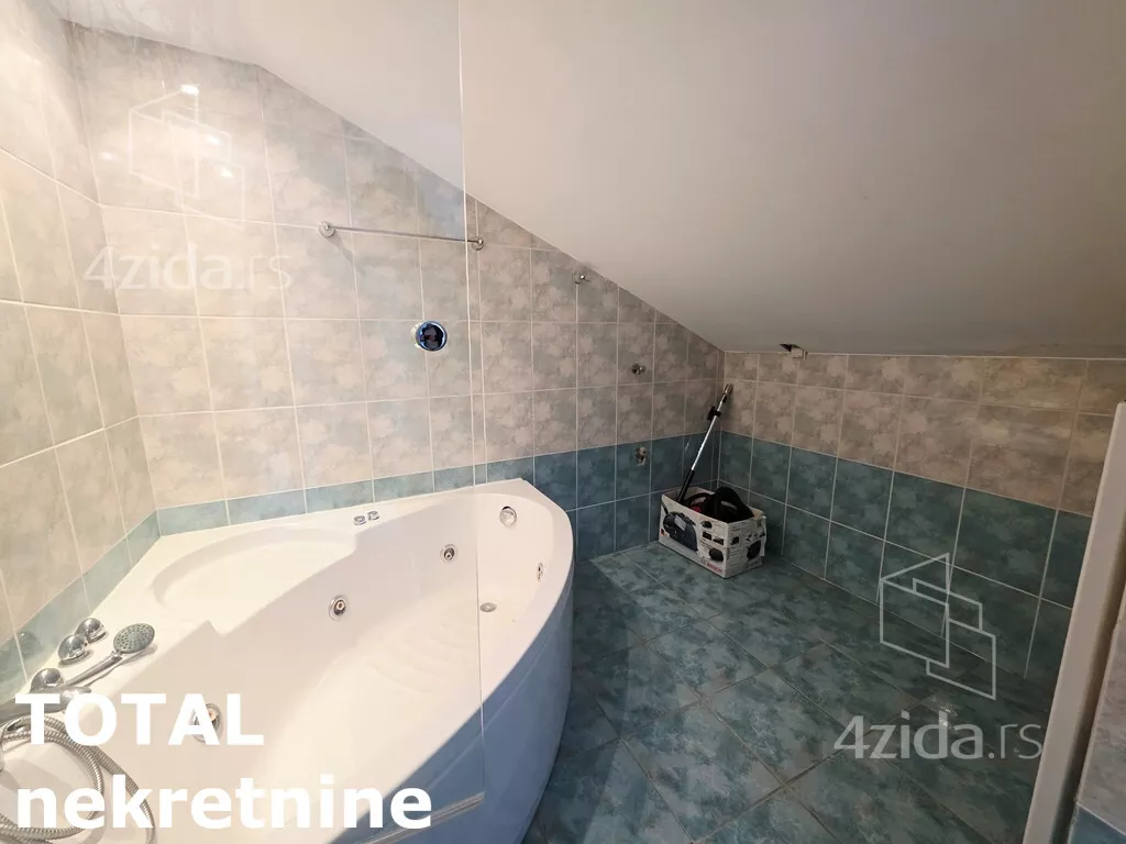 Četvoroiposoban stan | 4zida