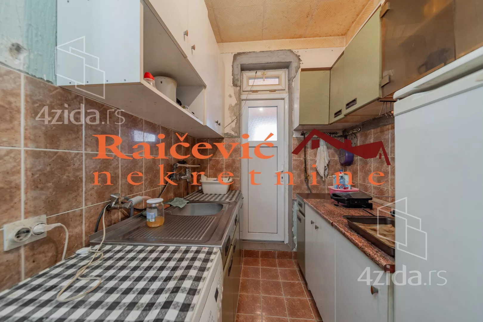 Četvoroiposoban stan | 4zida