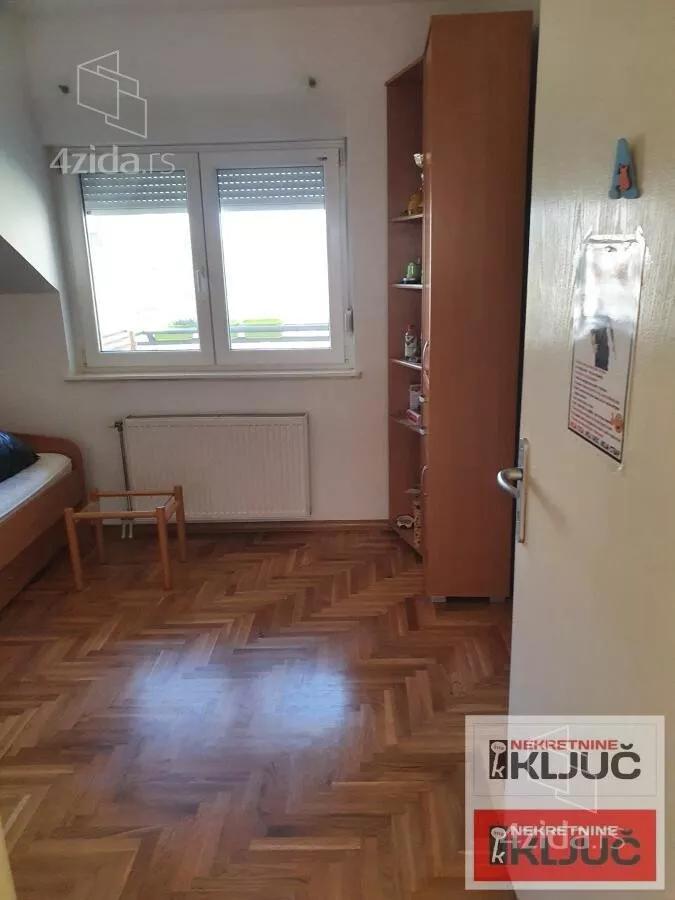Šestosoban stan | 4zida