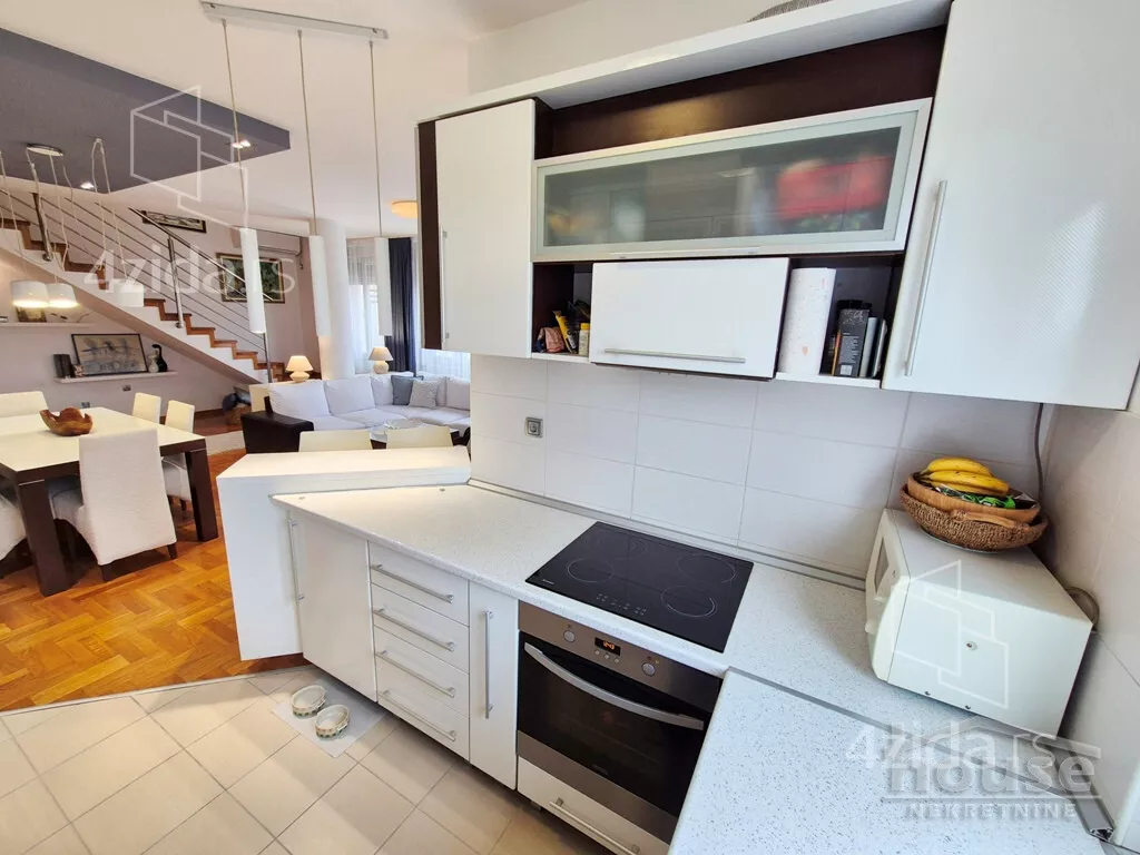 Šestosoban stan | 4zida