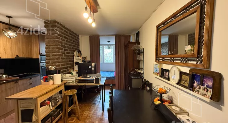 Četvoroiposoban stan | 4zida