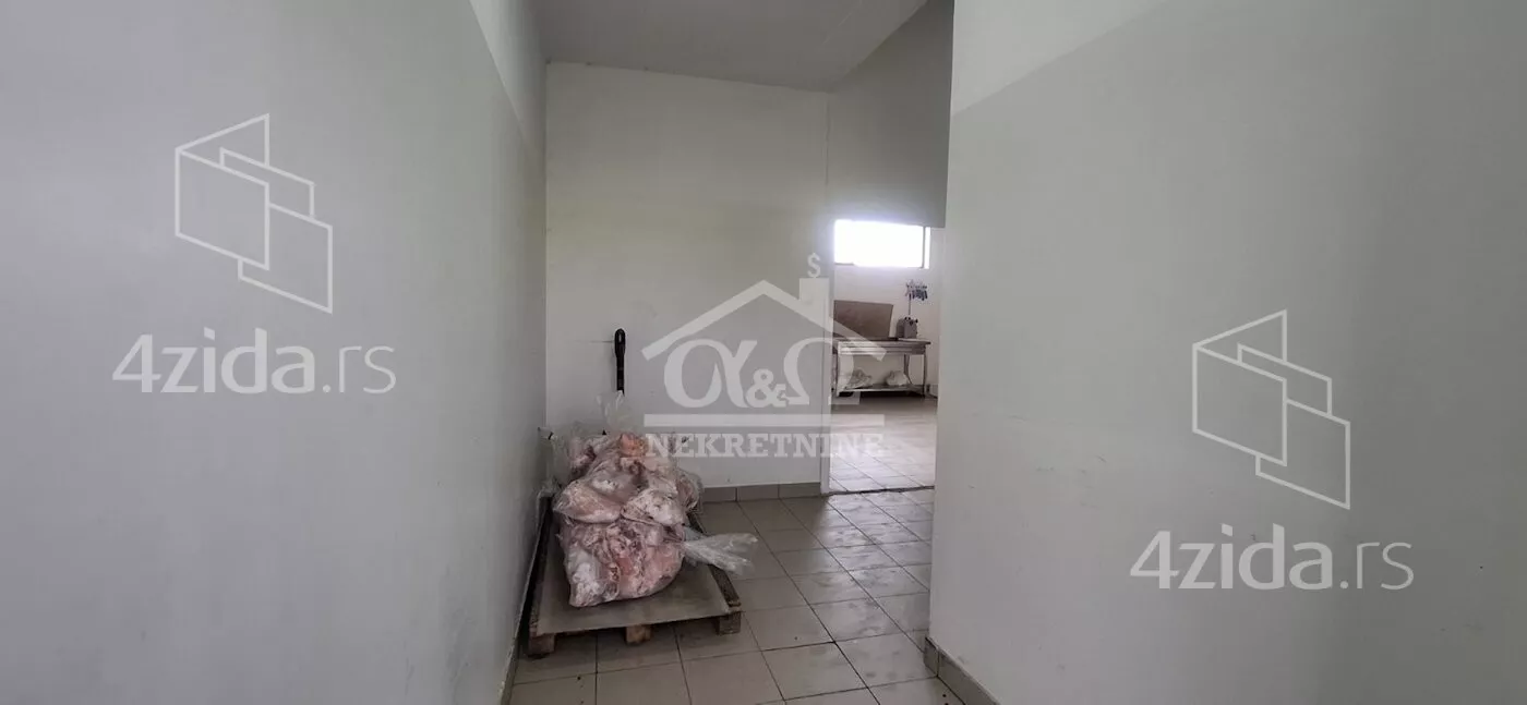 Poslovna zgrada | 4zida