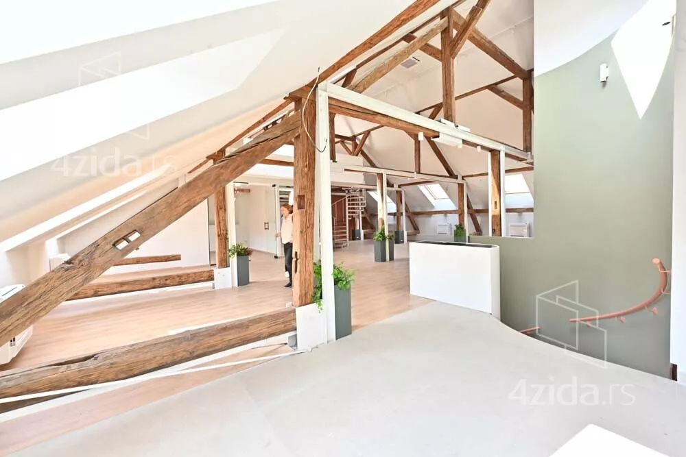 Poslovna zgrada | 4zida