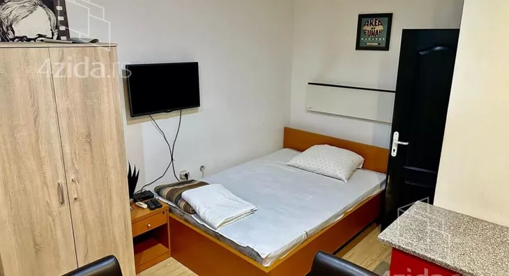 Poslovna zgrada | 4zida