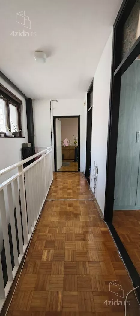 Četvoroiposoban stan | 4zida
