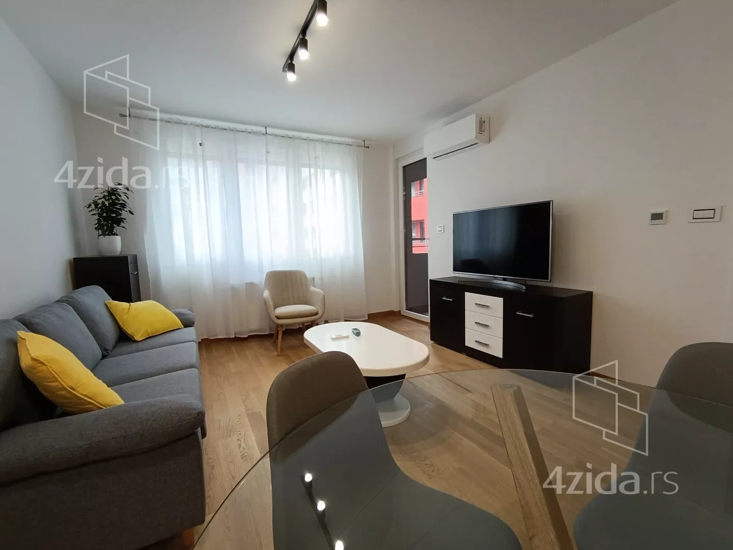 Jednoiposoban stan | 4zida