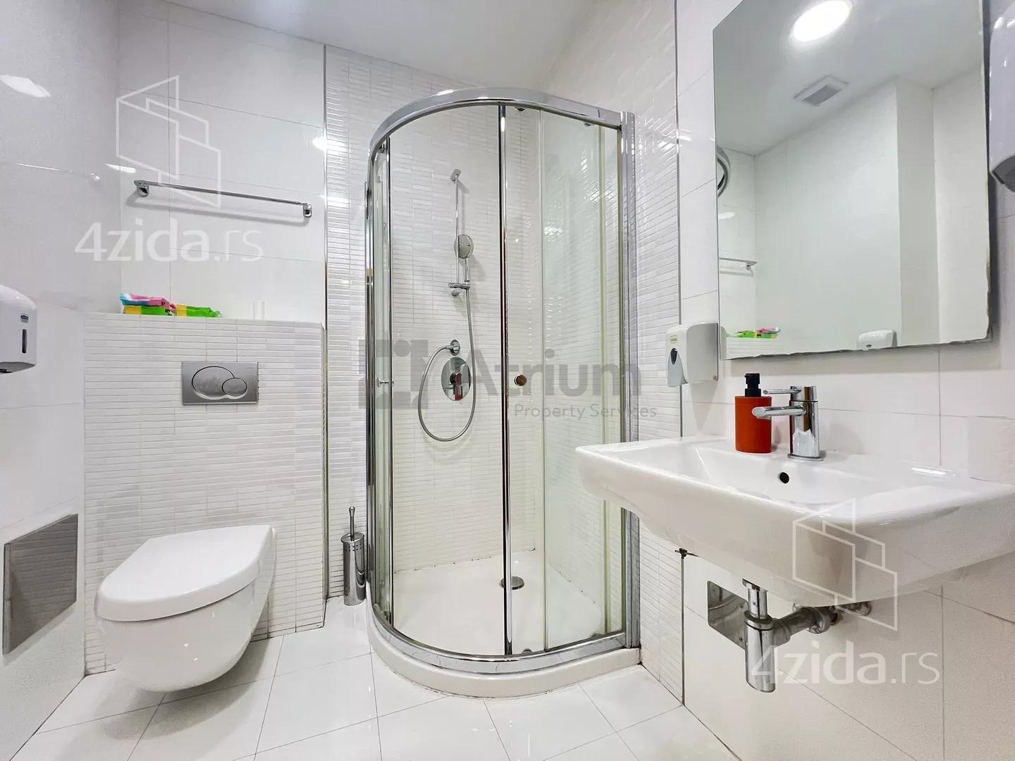 Poslovna zgrada | 4zida