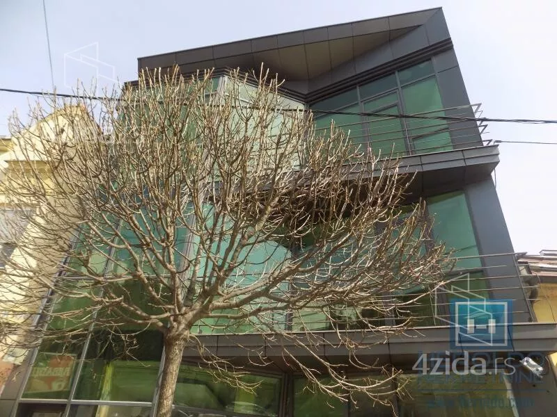 Poslovna zgrada | 4zida