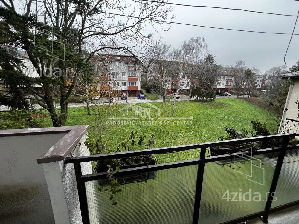 Šestosoban stan | 4zida