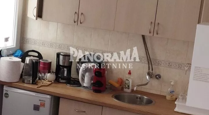 Poslovna zgrada | 4zida