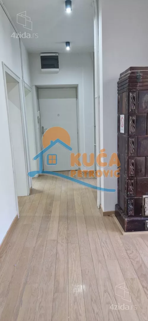 Lokal | 4zida