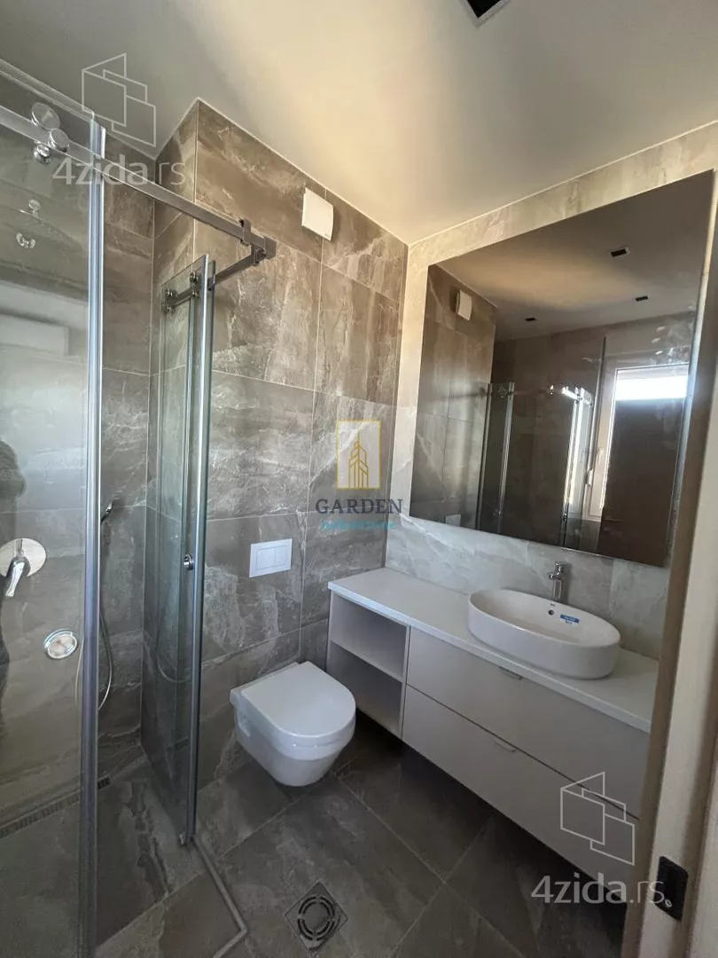 Četvoroiposoban stan | 4zida