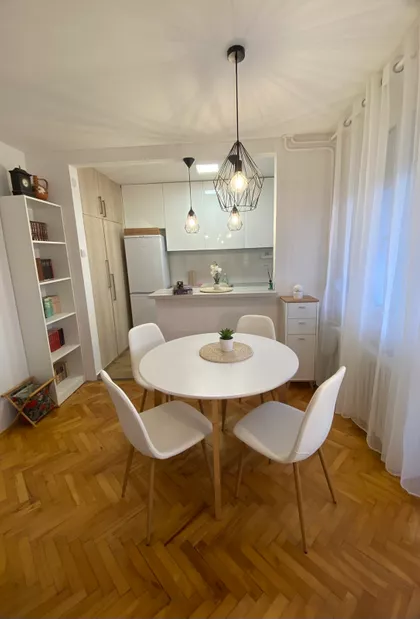 Romanijska 7 | 4zida.rs