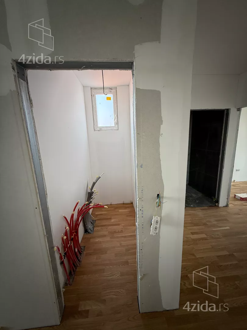 Šestosoban stan | 4zida