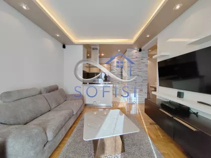 Lasla Gala | 4zida.rs