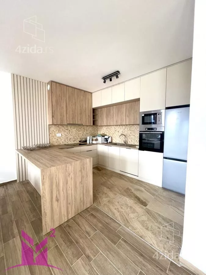 Četvoroiposoban stan | 4zida