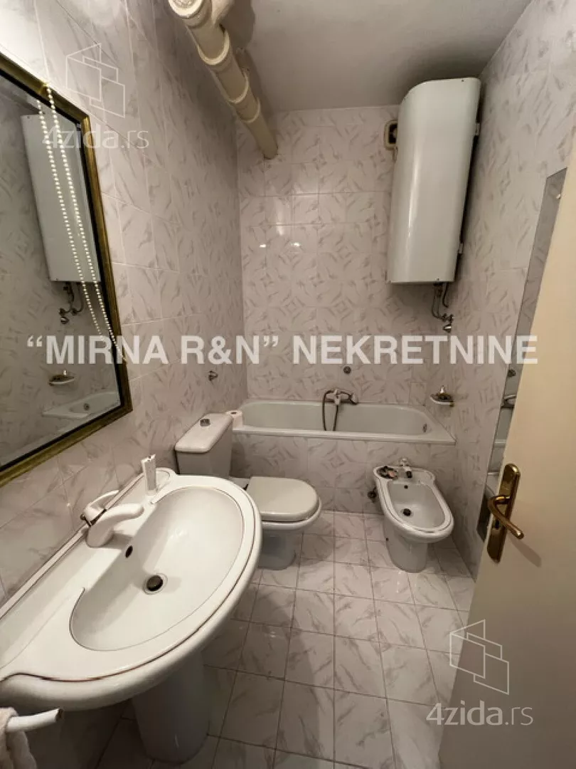 Četvoroiposoban stan | 4zida