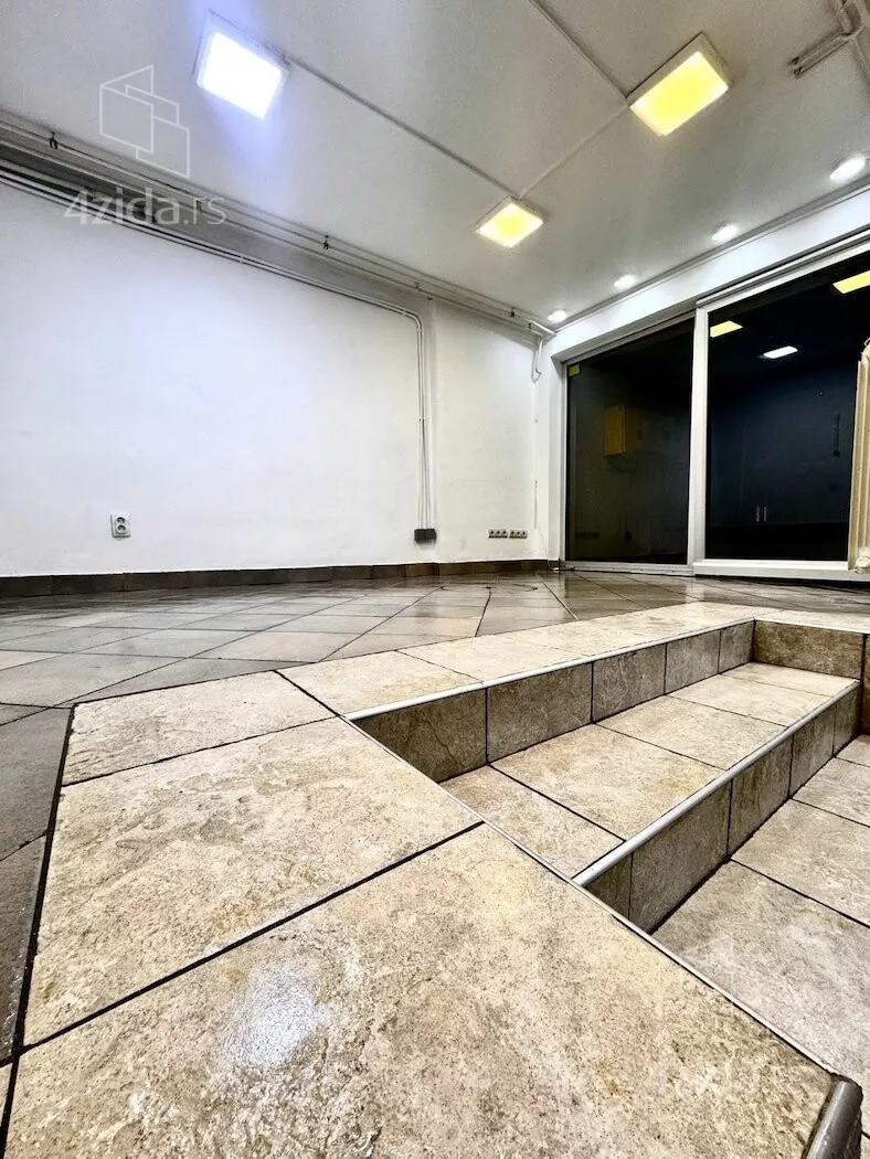 Poslovna zgrada | 4zida