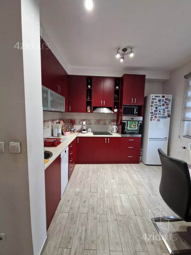 Četvoroiposoban stan | 4zida