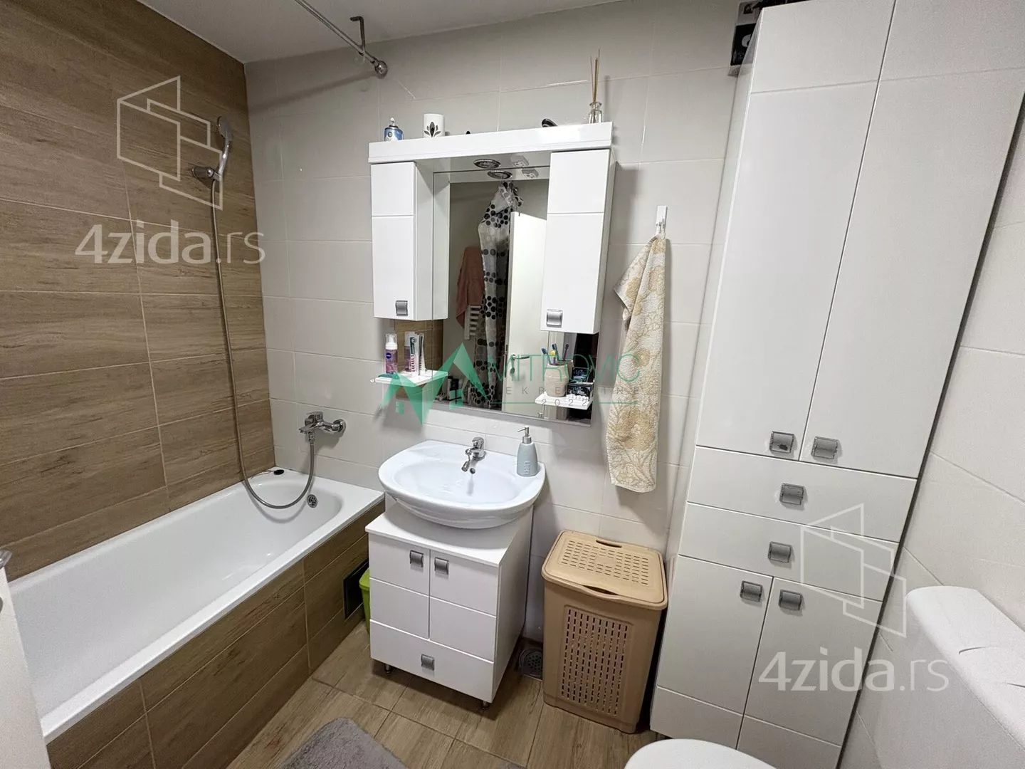 Dvoiposoban stan | 4zida