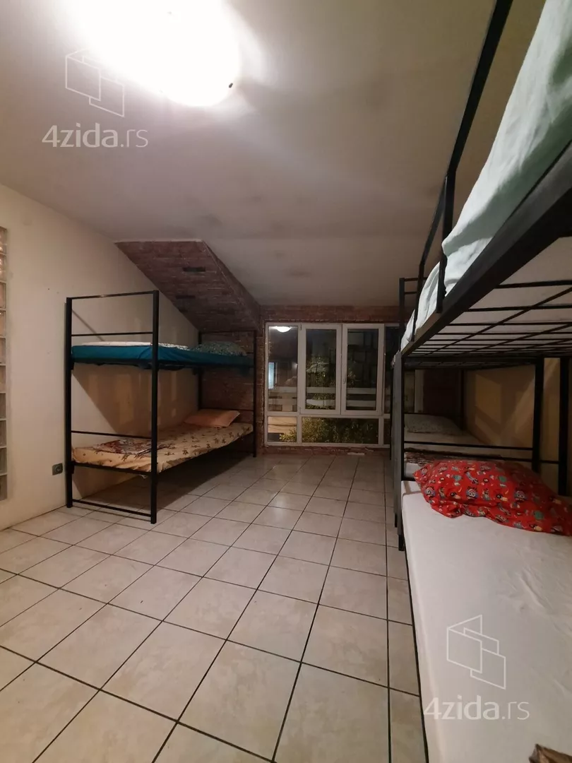 Troiposoban stan | 4zida