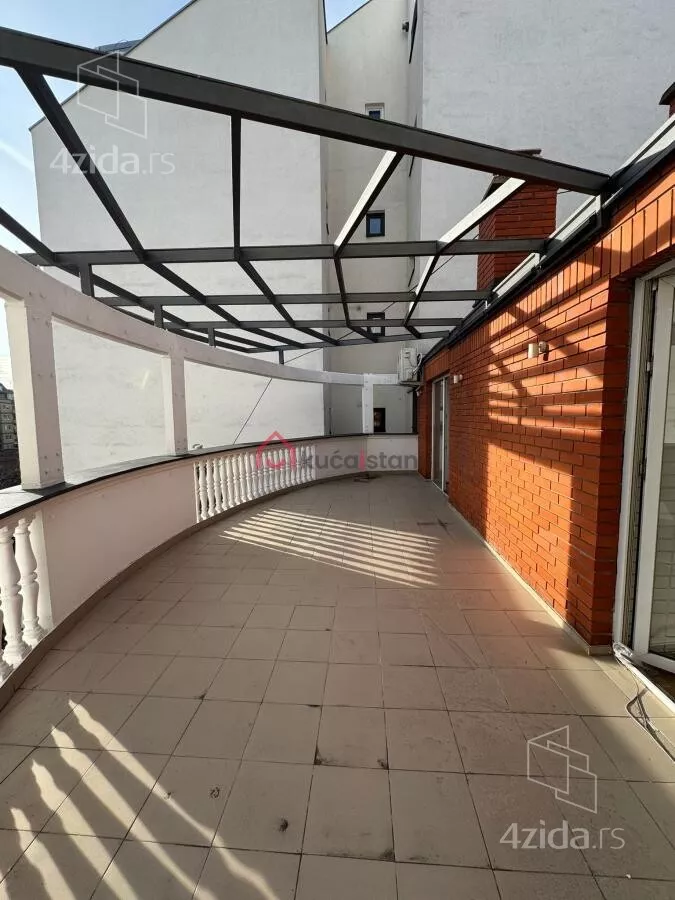 Poslovna zgrada | 4zida