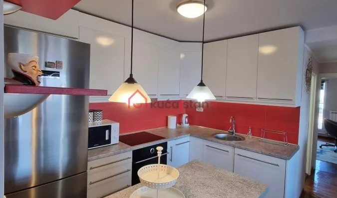 Petosoban stan | 4zida