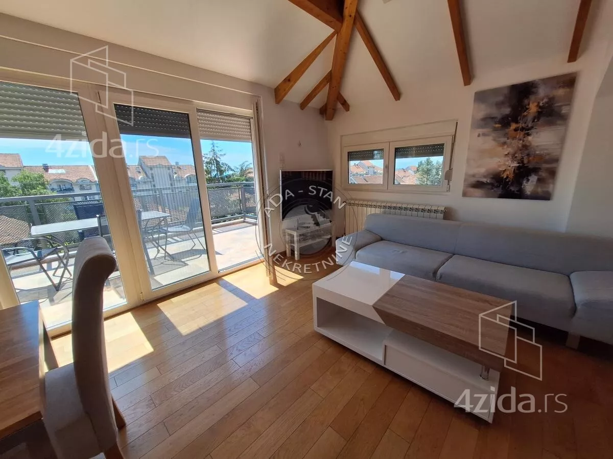 Četvoroiposoban stan | 4zida