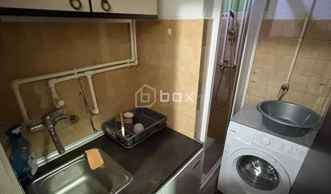 Poslovna zgrada | 4zida