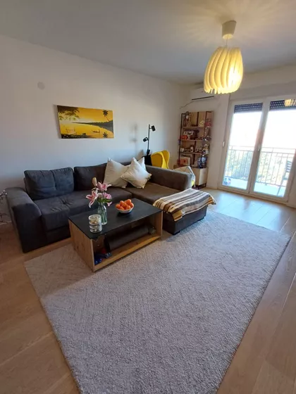 Stevice Jovanovića 25 | 4zida.rs