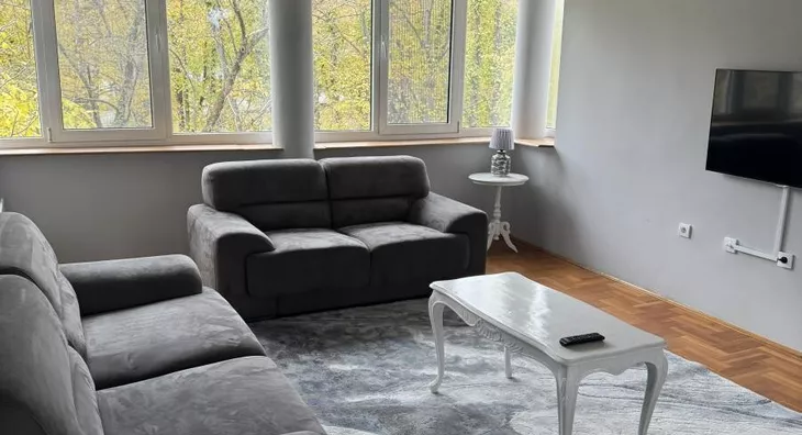 Šestosoban stan | 4zida