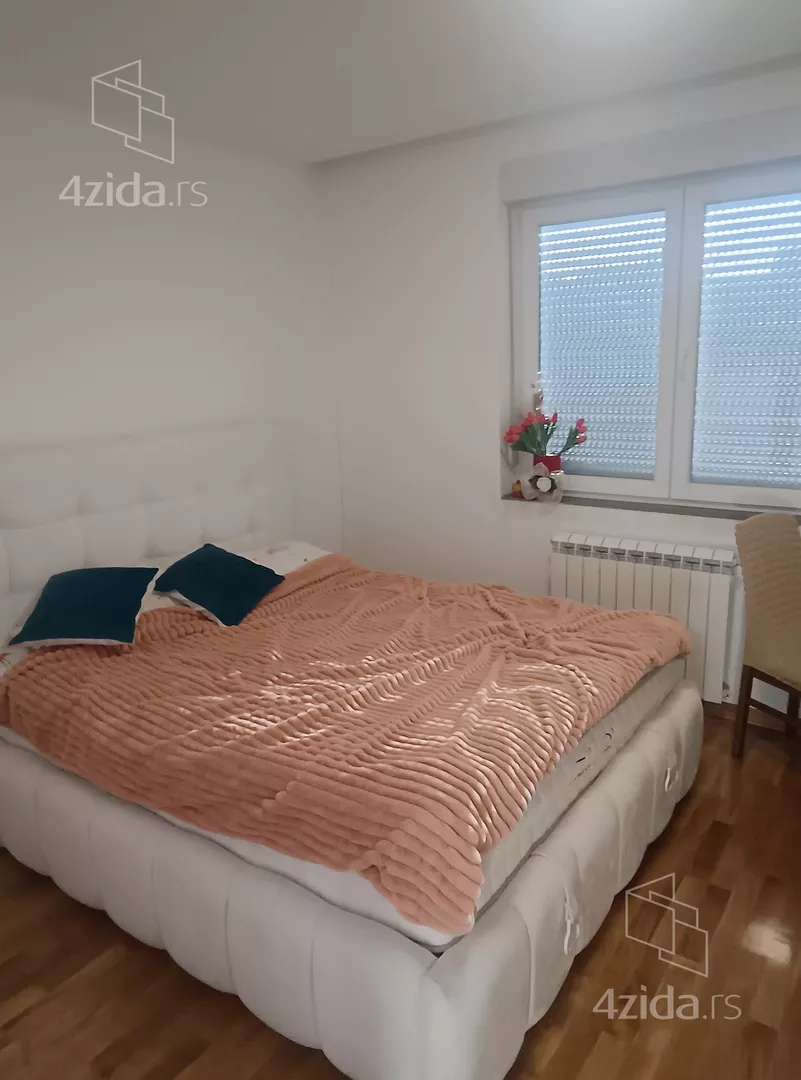 Šestosoban stan | 4zida