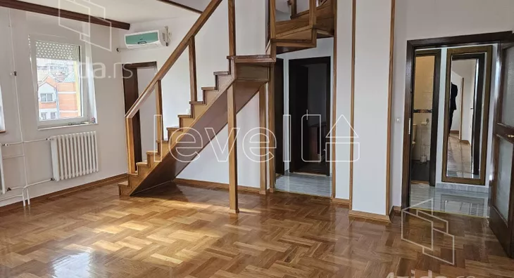 Četvoroiposoban stan | 4zida