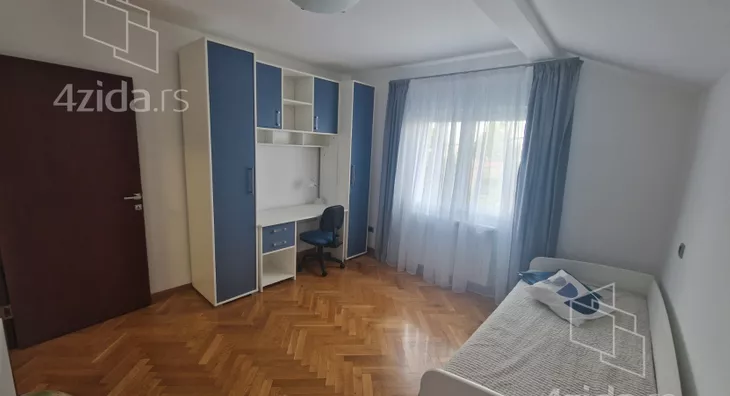 Šestosoban stan | 4zida