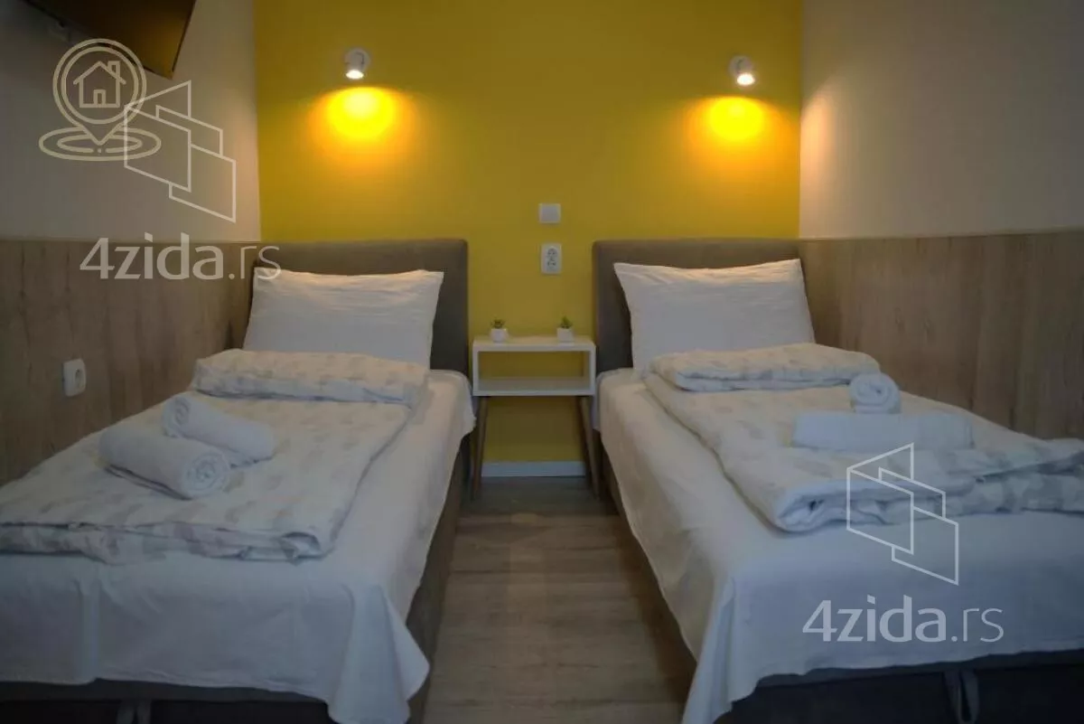 Poslovna zgrada | 4zida