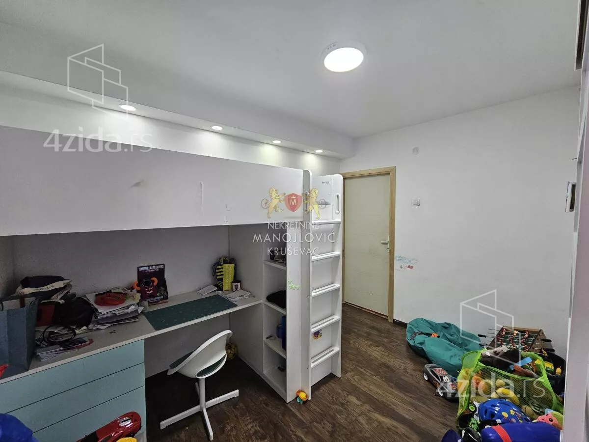 Troiposoban stan | 4zida