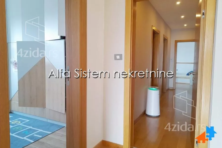 Šestosoban stan | 4zida