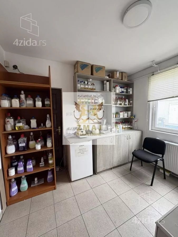 Poslovna zgrada | 4zida