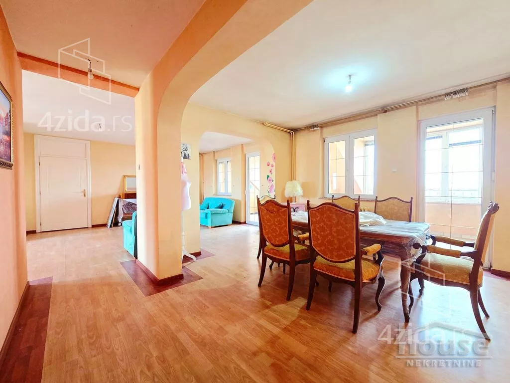 Petosoban stan | 4zida