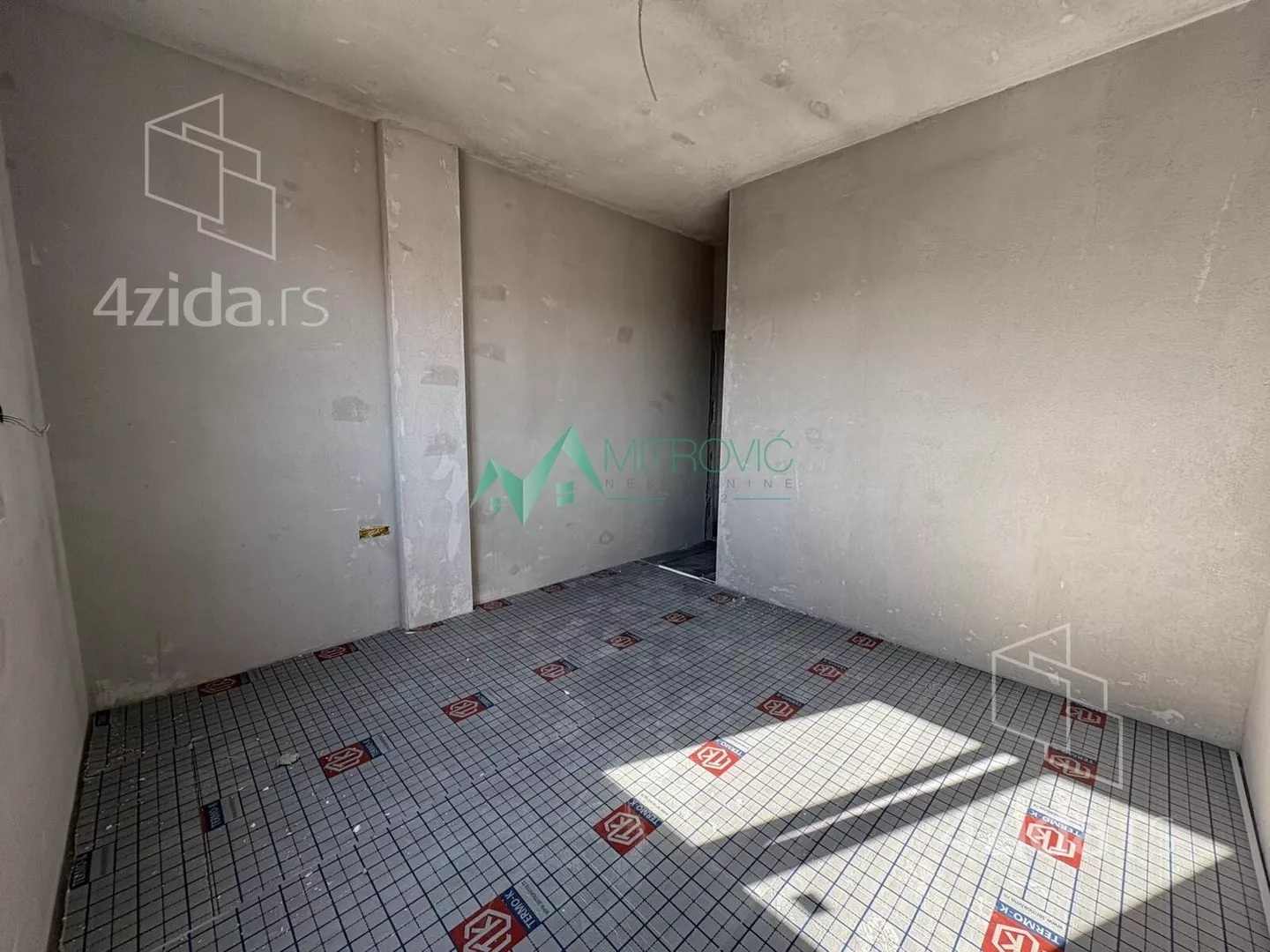 Troiposoban stan | 4zida