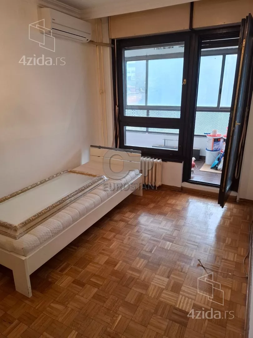 Četvoroiposoban stan | 4zida