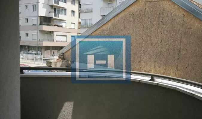 Šestosoban stan | 4zida