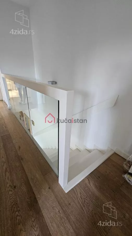 Četvoroiposoban stan | 4zida