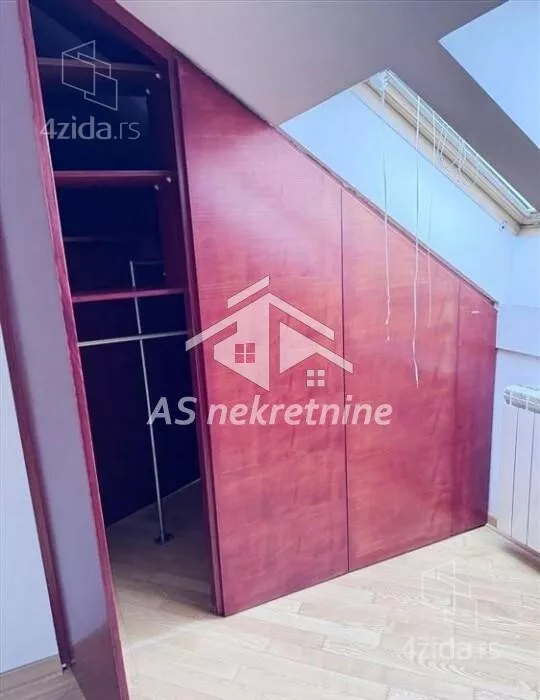 Četvoroiposoban stan | 4zida