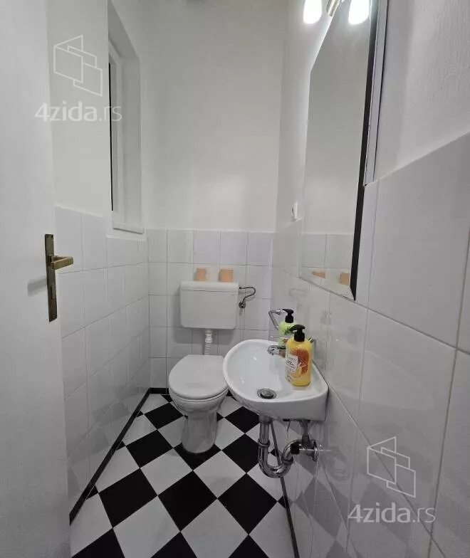 Četvoroiposoban stan | 4zida