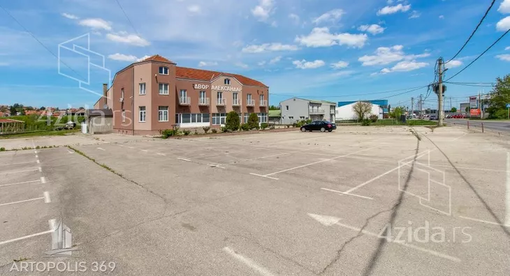 Poslovna zgrada | 4zida